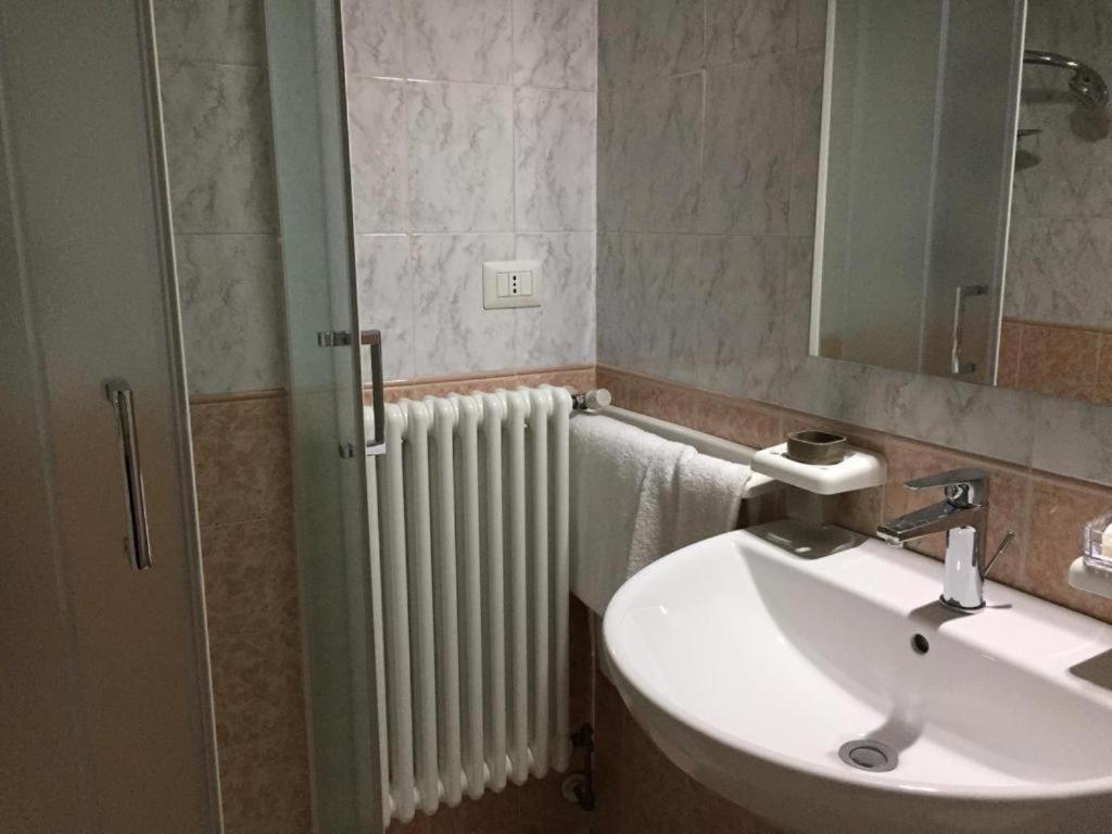 Camera B&B Hotel Parma Luaran gambar